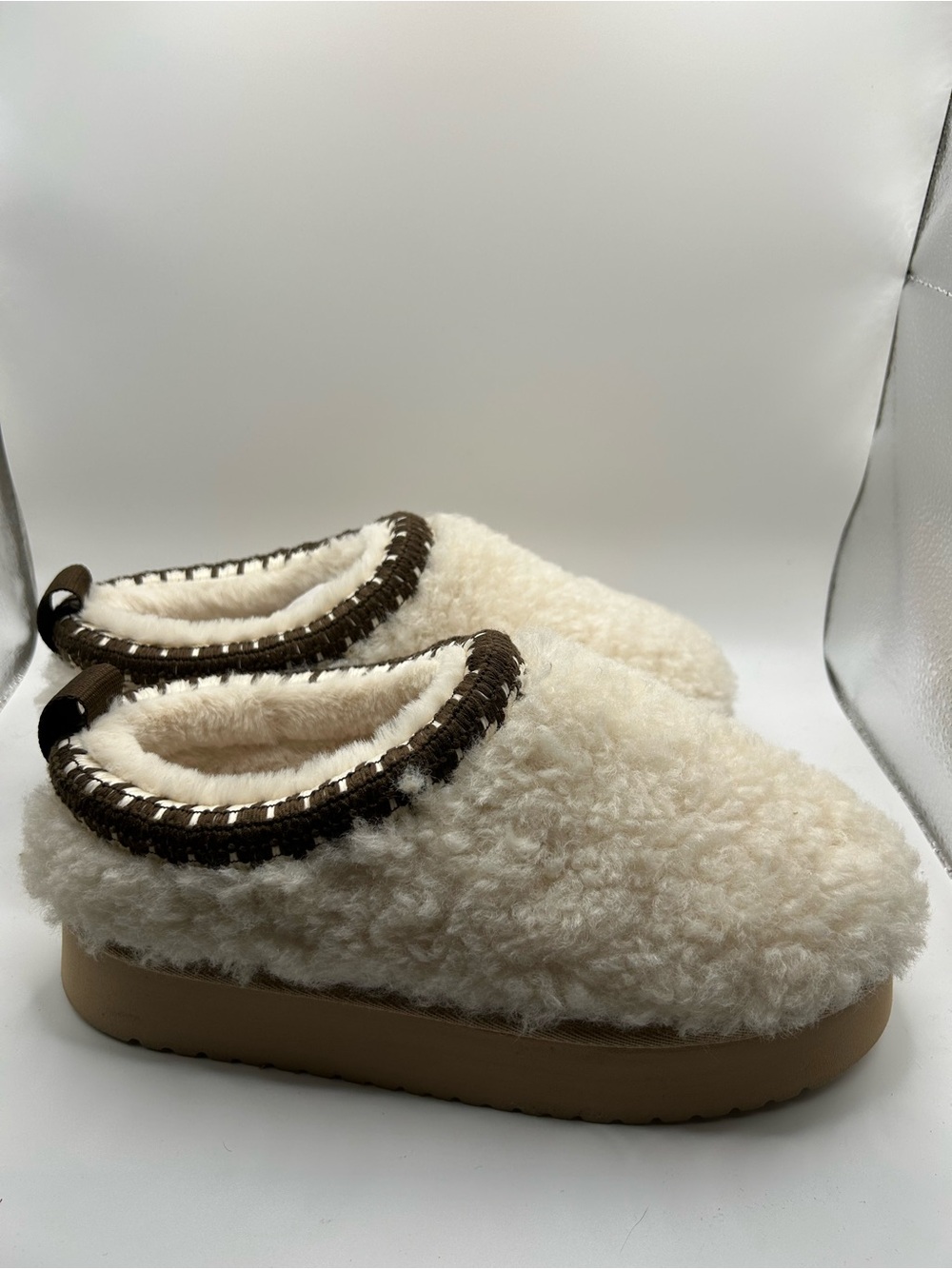 Earth Freyya2 furry ivory and brown platform mule size 6 NIB